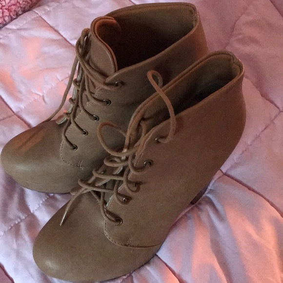 Boots - Picture 1 of 4